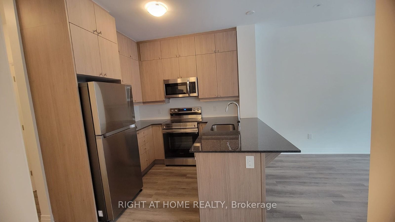 470 Gordon Krantz Avenue 118, Milton, ON L9E 1Z3 photo 3