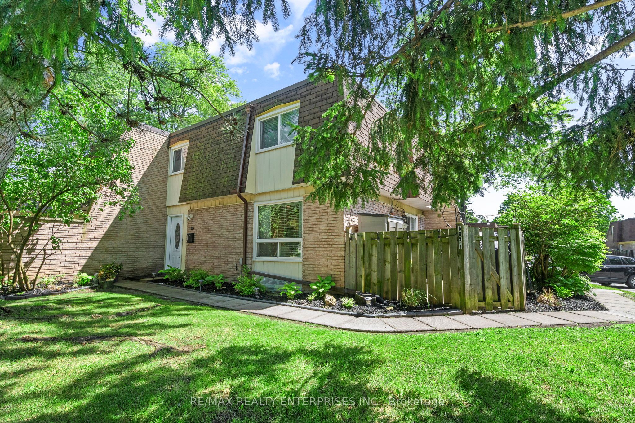 685 Francis Road 1, Burlington, ON L7T 3X6