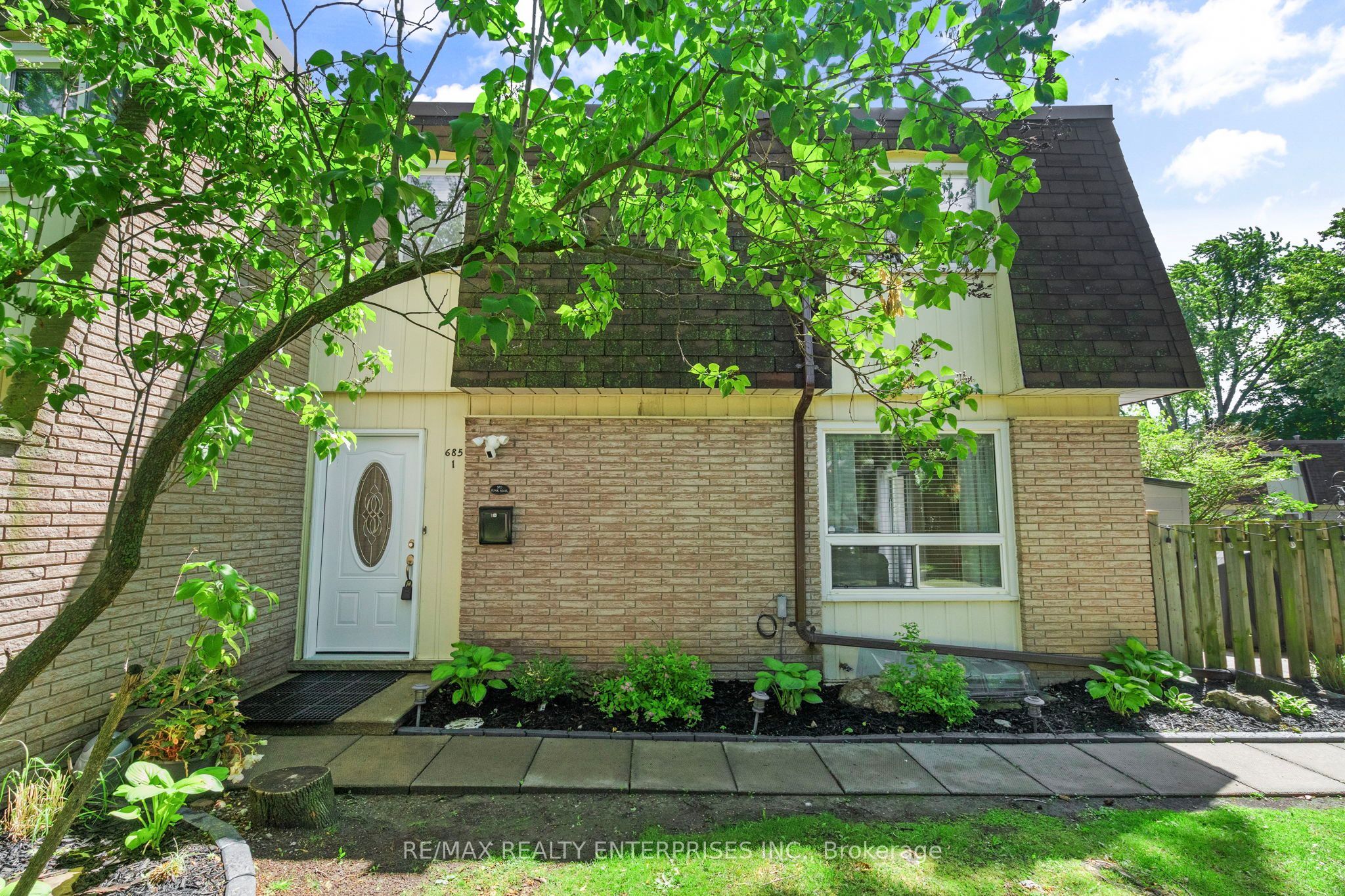 685 Francis Road 1, Burlington, ON L7T 3X6 photo 2