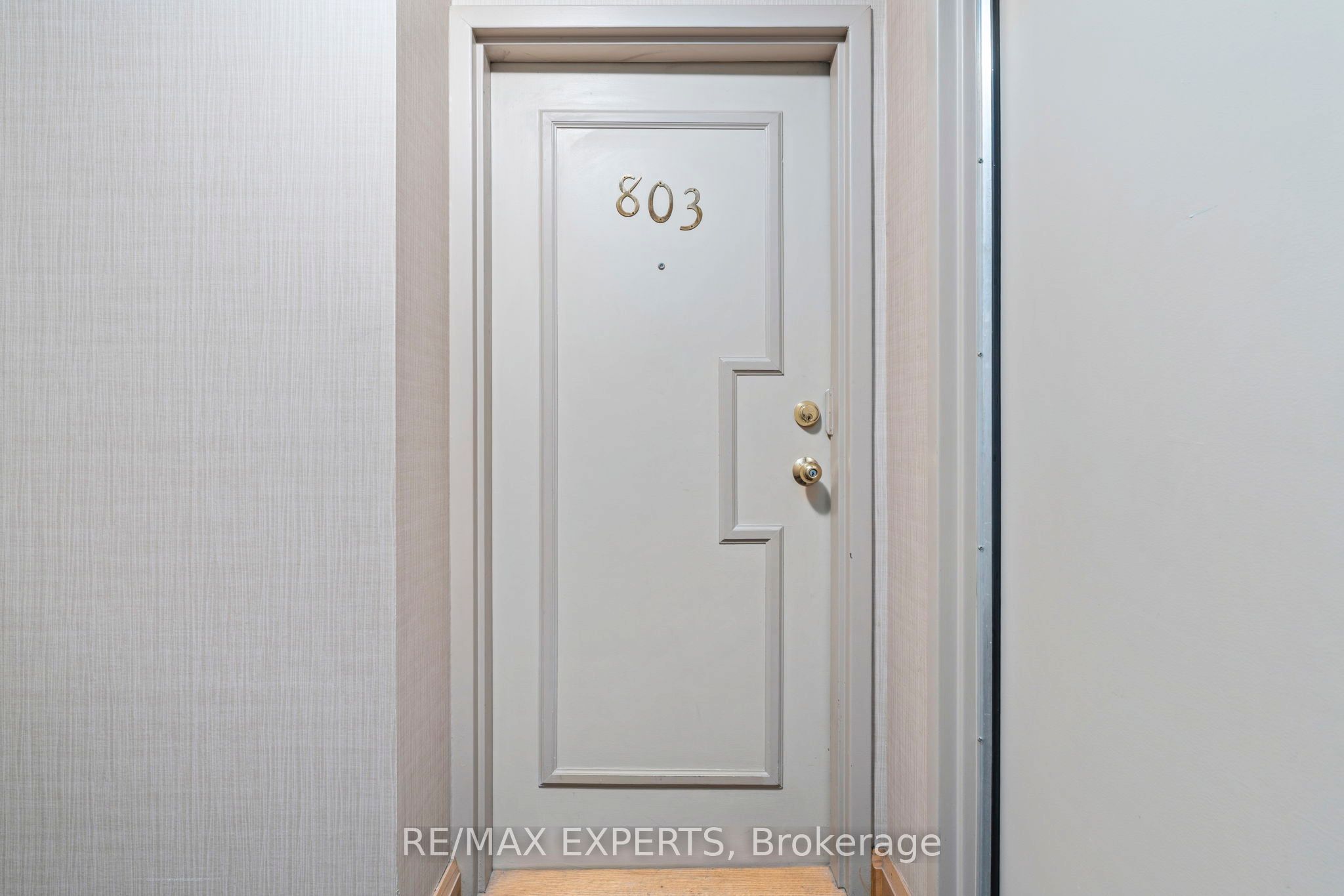 10 Martha Eaton Way 803, Toronto, ON M6M 5B3