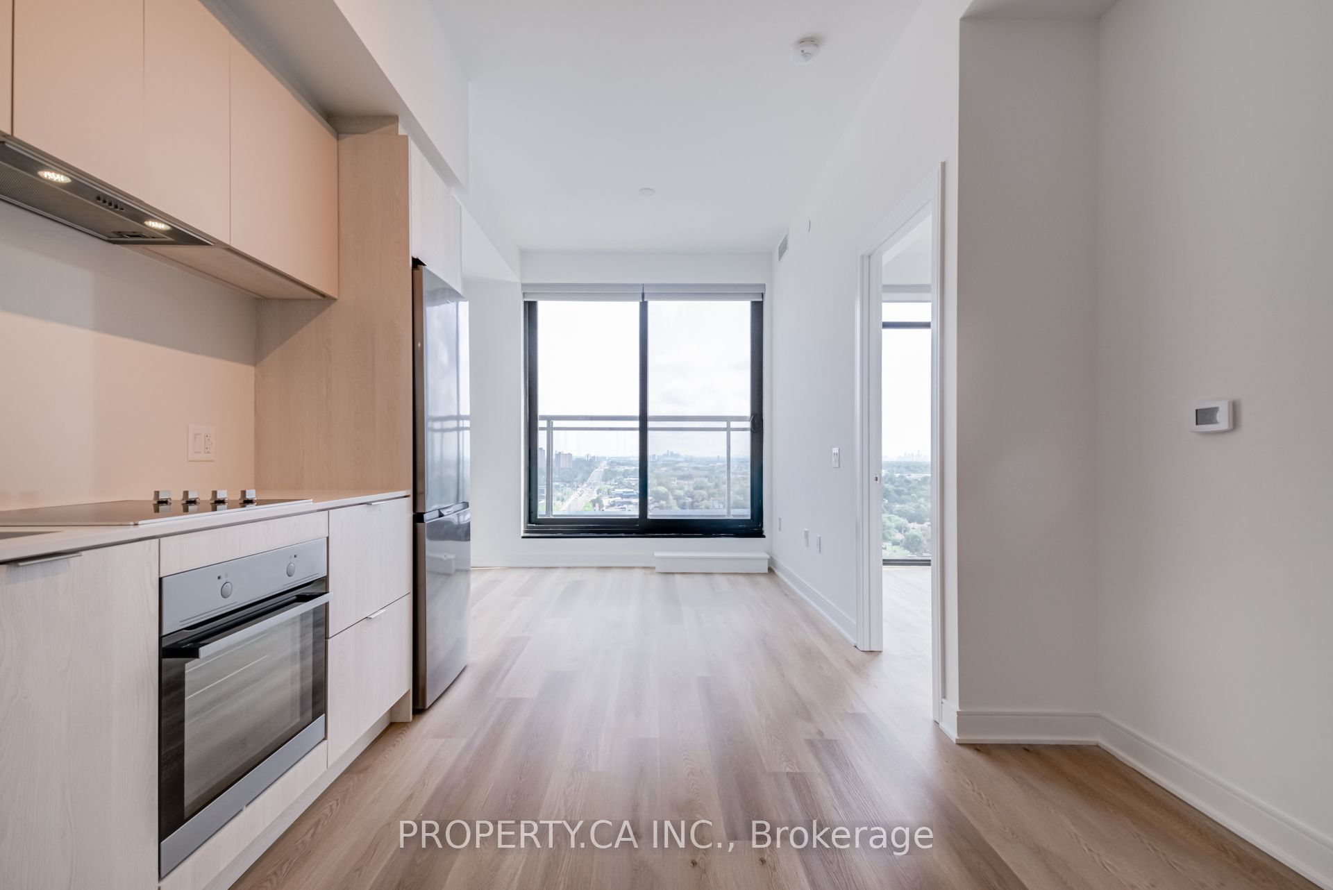 86 Dundas Street E 1705, Mississauga, ON L5A 0B1 photo 2