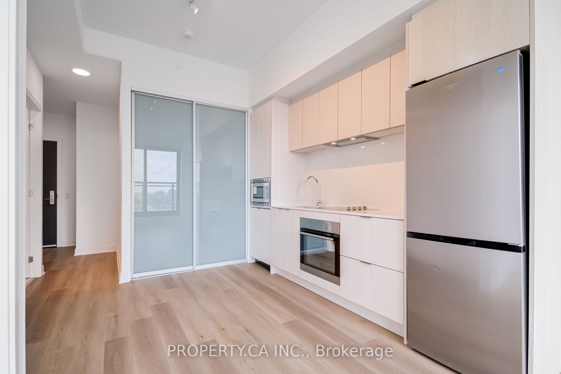 86 Dundas Street E 1705, Mississauga, ON L5A 0B1 photo 5