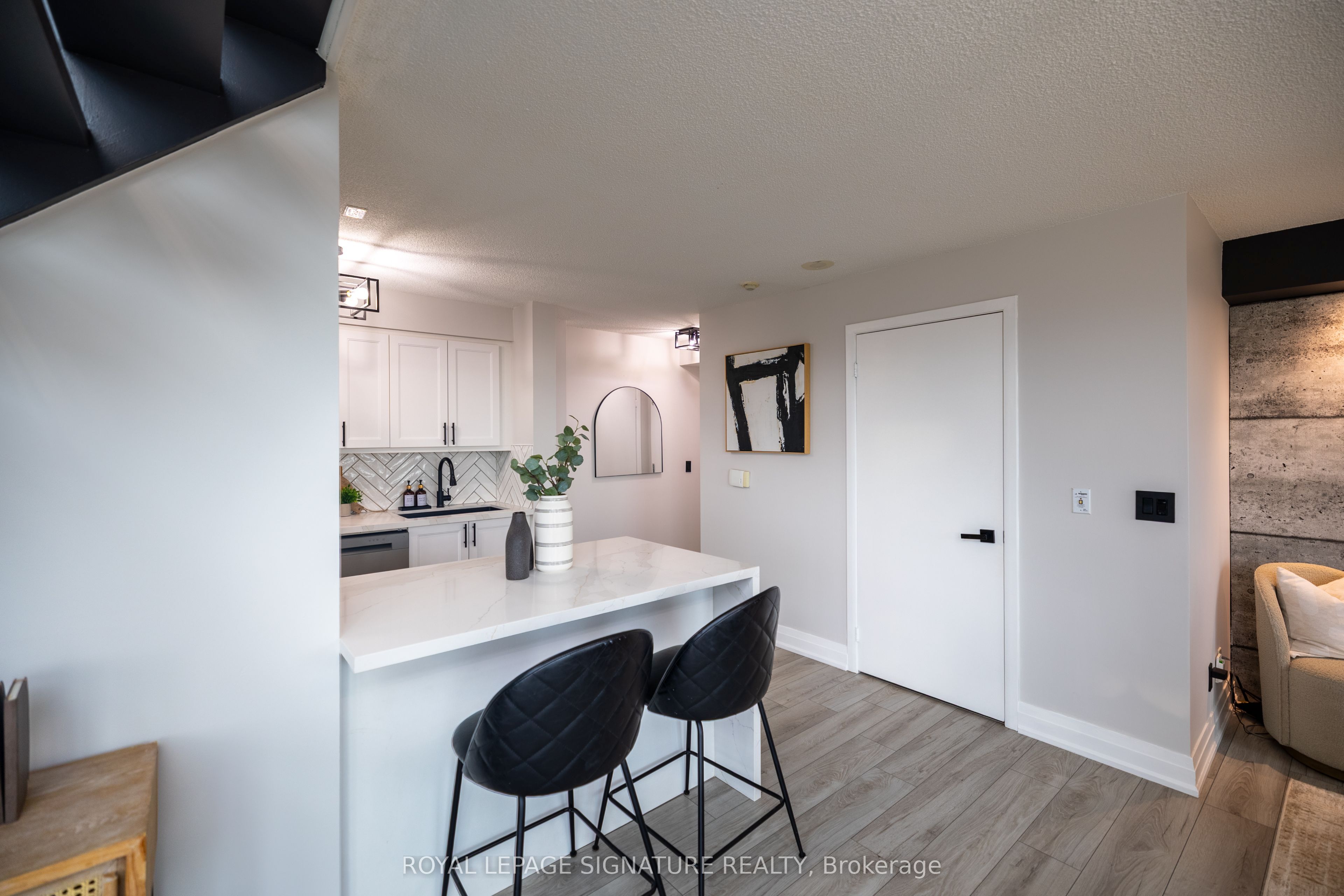 155 Legion Road N 1905, Toronto, ON M8Y 0A7