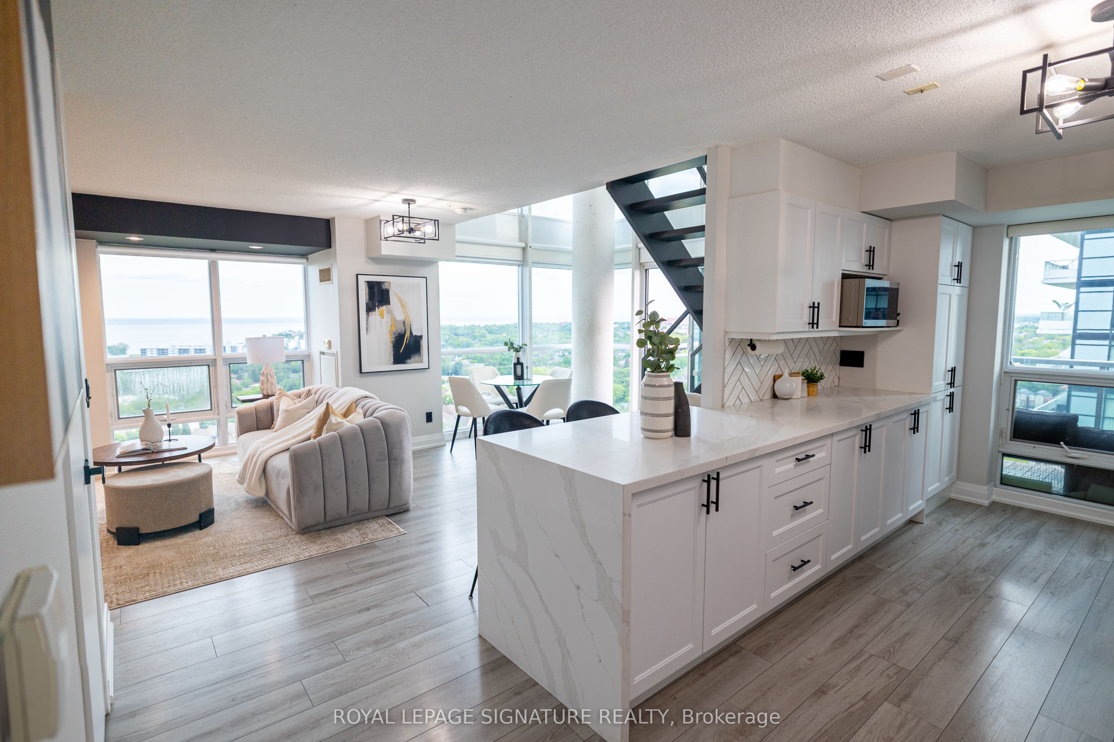 155 Legion Road N 1905, Toronto, ON M8Y 0A7 photo 5