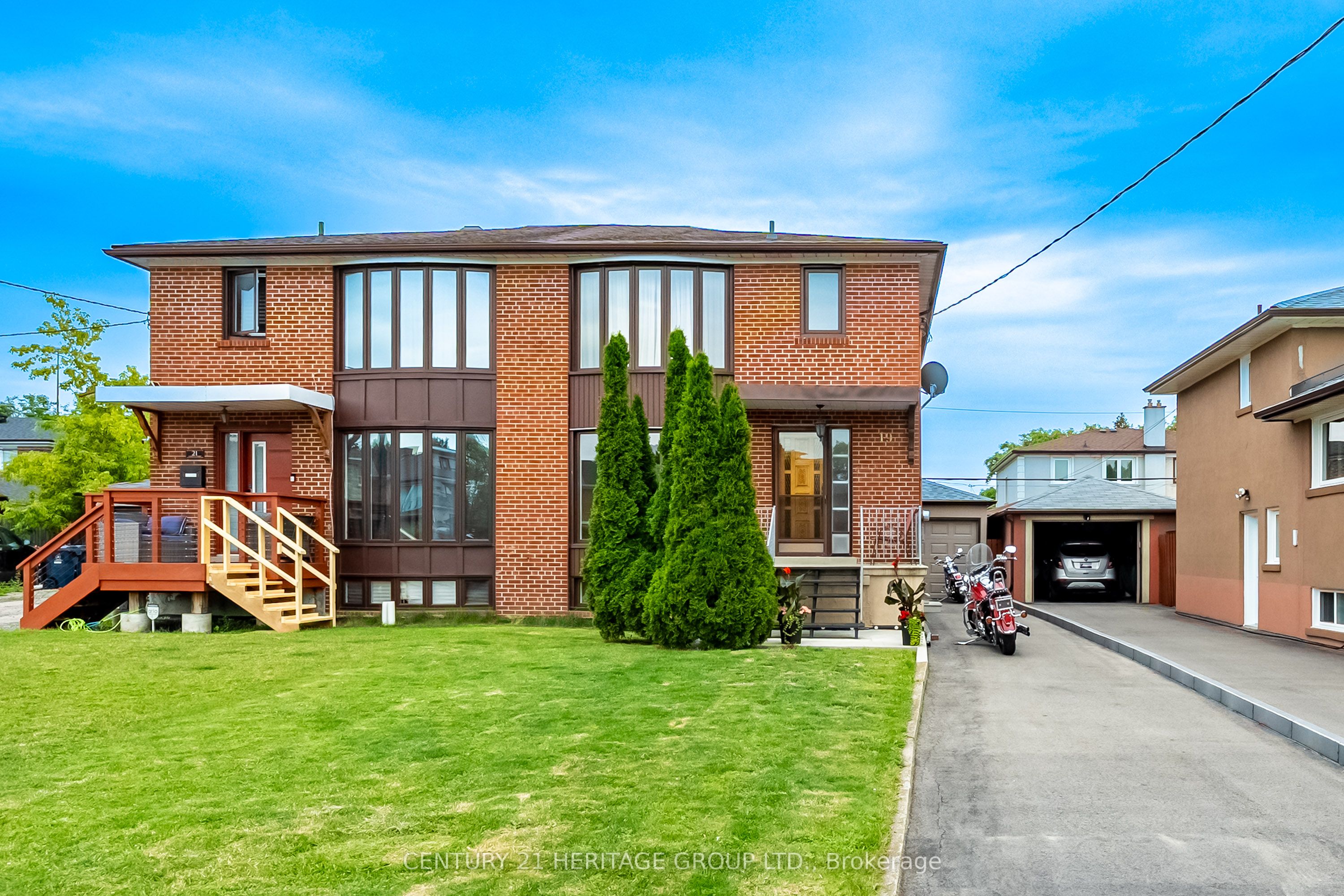 19 Lantos Court, Toronto, ON M3M 1G4 photo 2