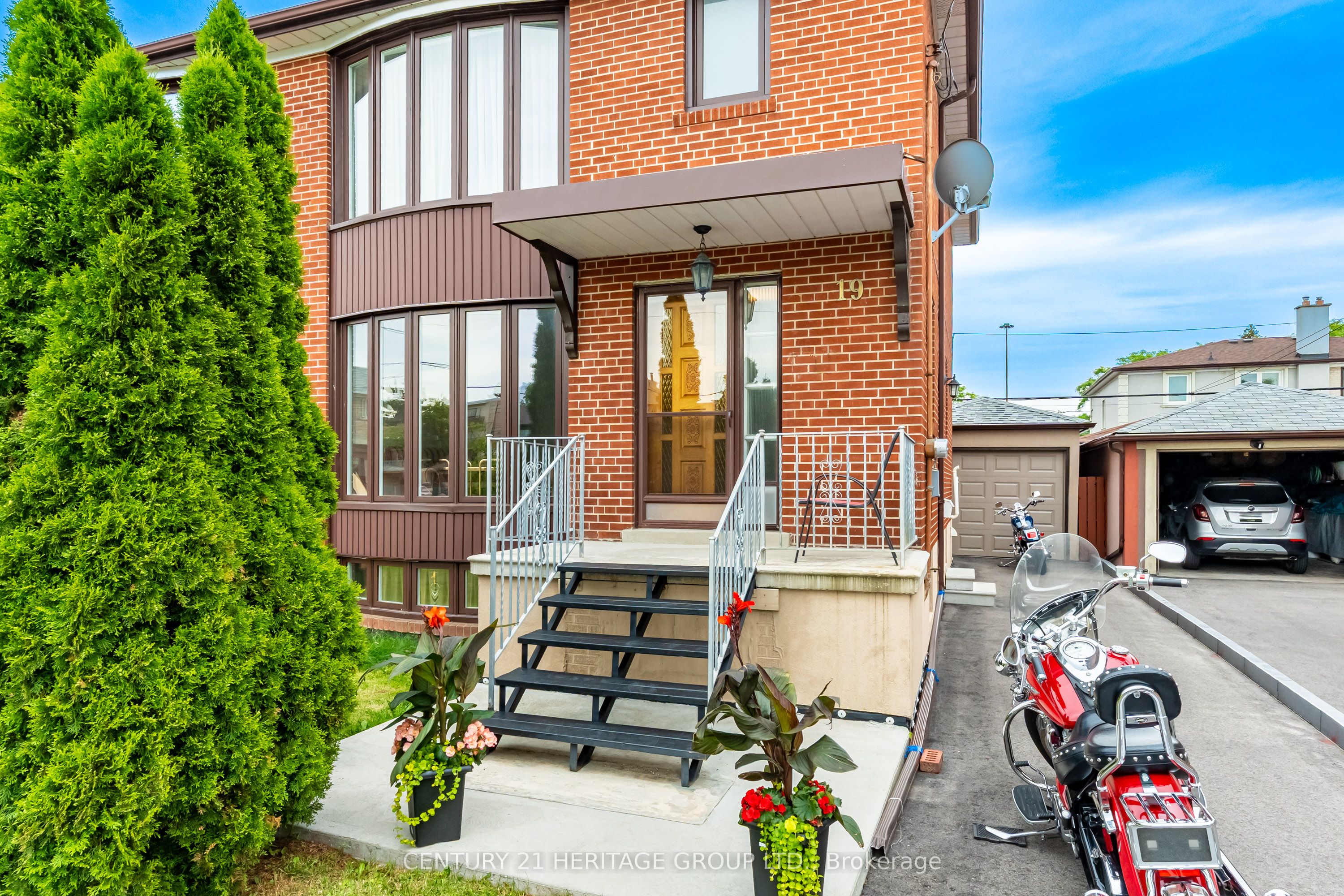 19 Lantos Court, Toronto, ON M3M 1G4 photo 3