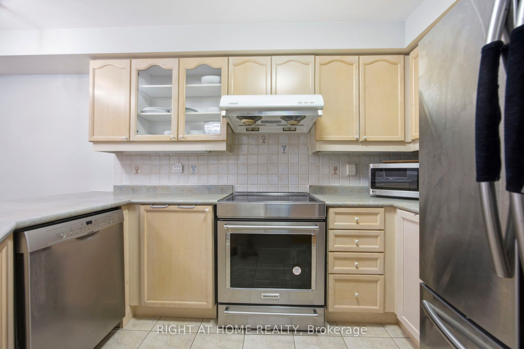 1064 Pepperidge Cross, Mississauga, ON L5W 1J5 photo 5