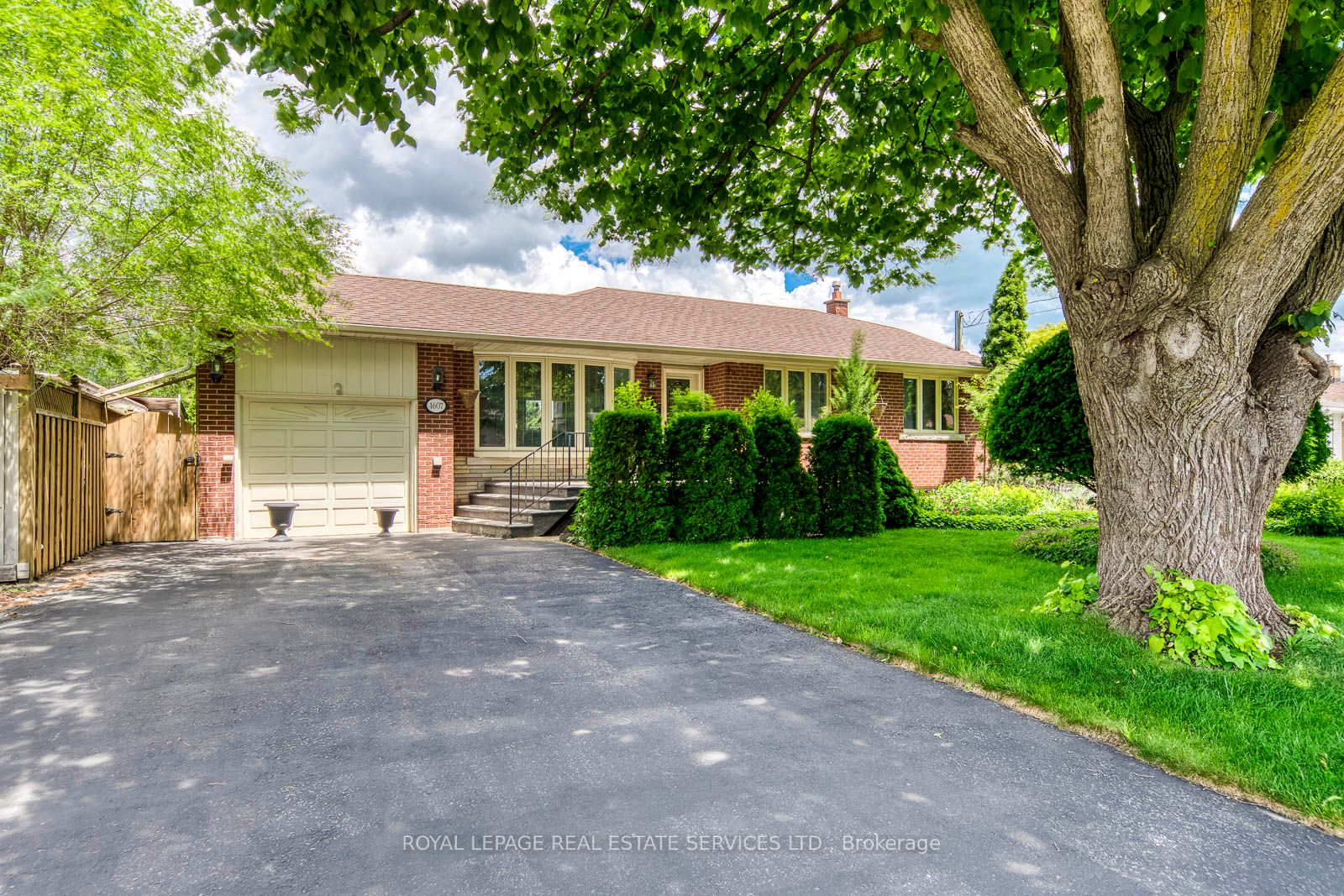 1607 Ewald Road, Mississauga, ON L5G 4C4