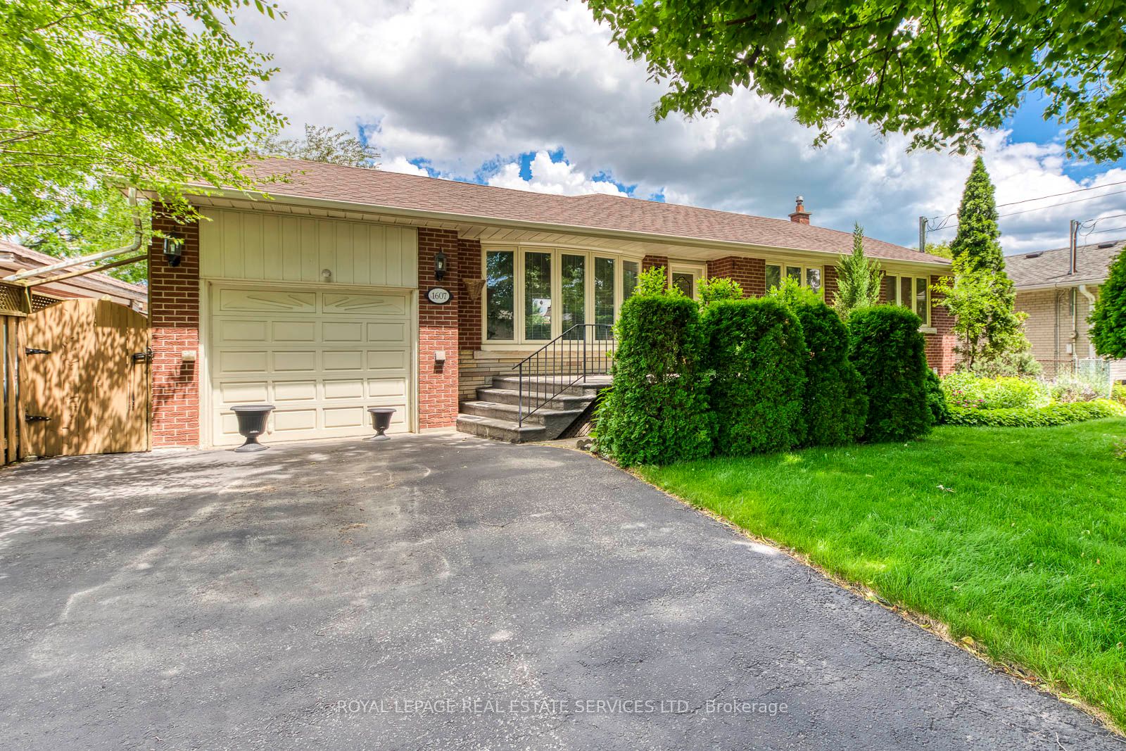 1607 Ewald Road, Mississauga, ON L5G 4C4 photo 2