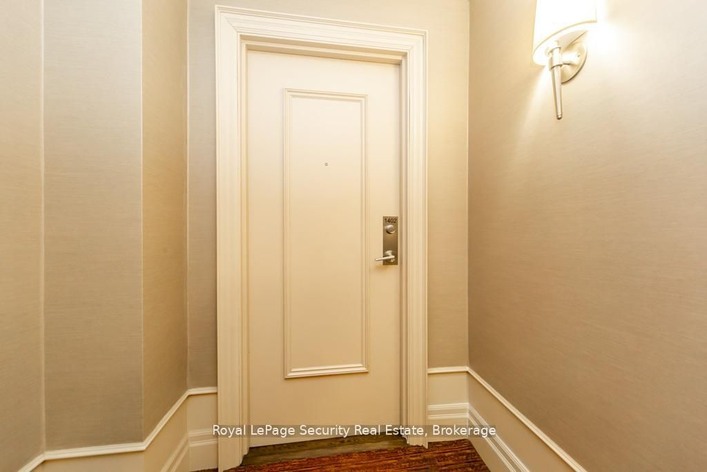 38 Fontenay Court 1402, Toronto, ON M9A 5H5 photo 4