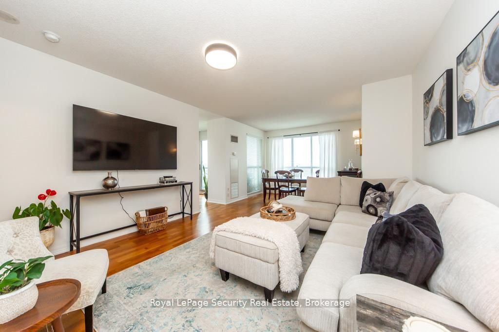38 Fontenay Court 1402, Toronto, ON M9A 5H5 photo 5