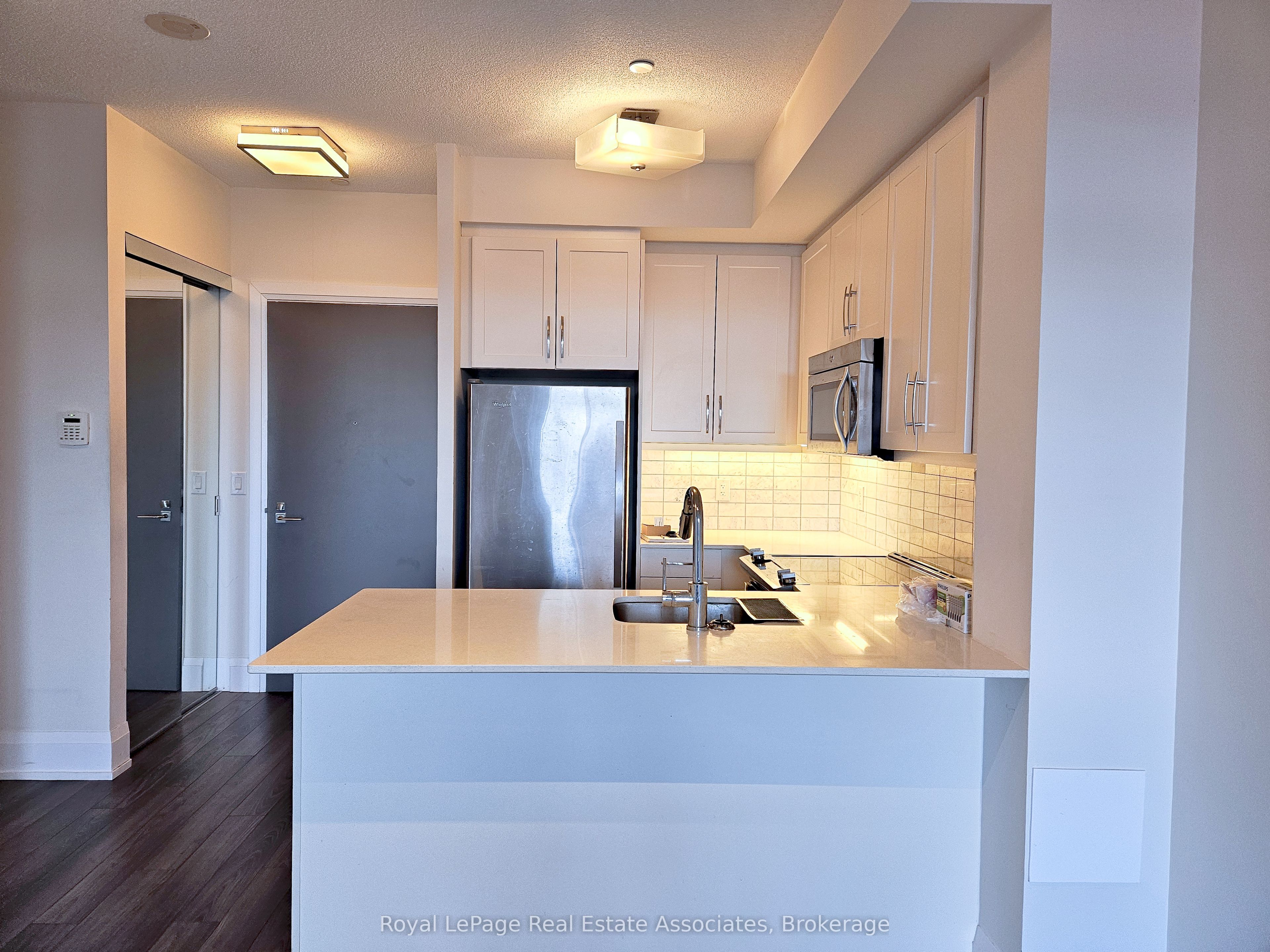 1 Old Mill Drive 807, Toronto, ON M6S 0A1 photo 2