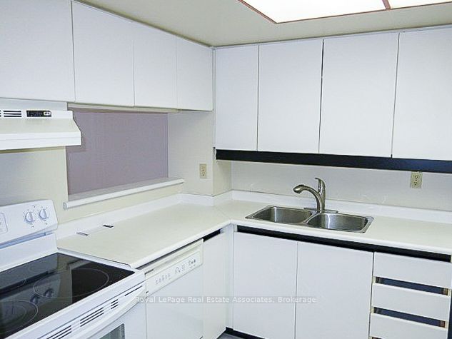 75 King Street E 1503, Mississauga, ON L5A 4G5 photo 2