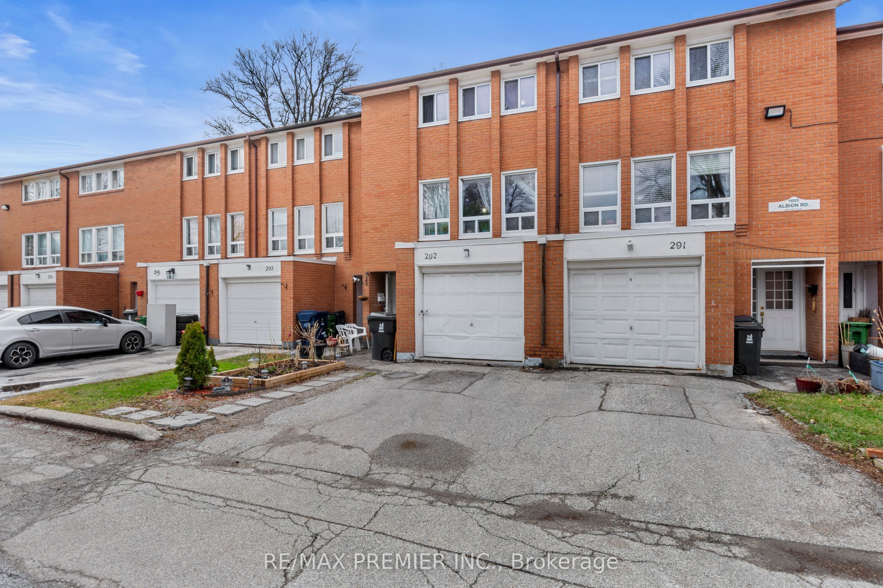 1605 Albion Road 292, Toronto, ON M9V 1B6