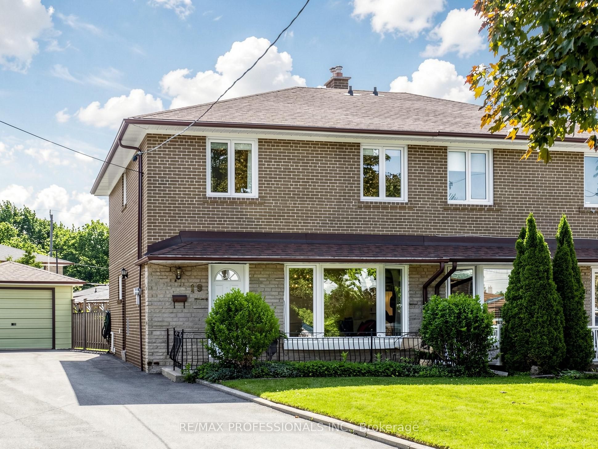 19 Davelayne Road, Toronto, ON M9M 2A6 photo 2