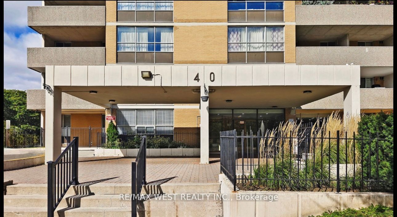 40 Panorama Court 106, Toronto, ON M9V 4M1 photo 2
