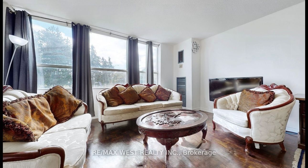40 Panorama Court 106, Toronto, ON M9V 4M1 photo 5