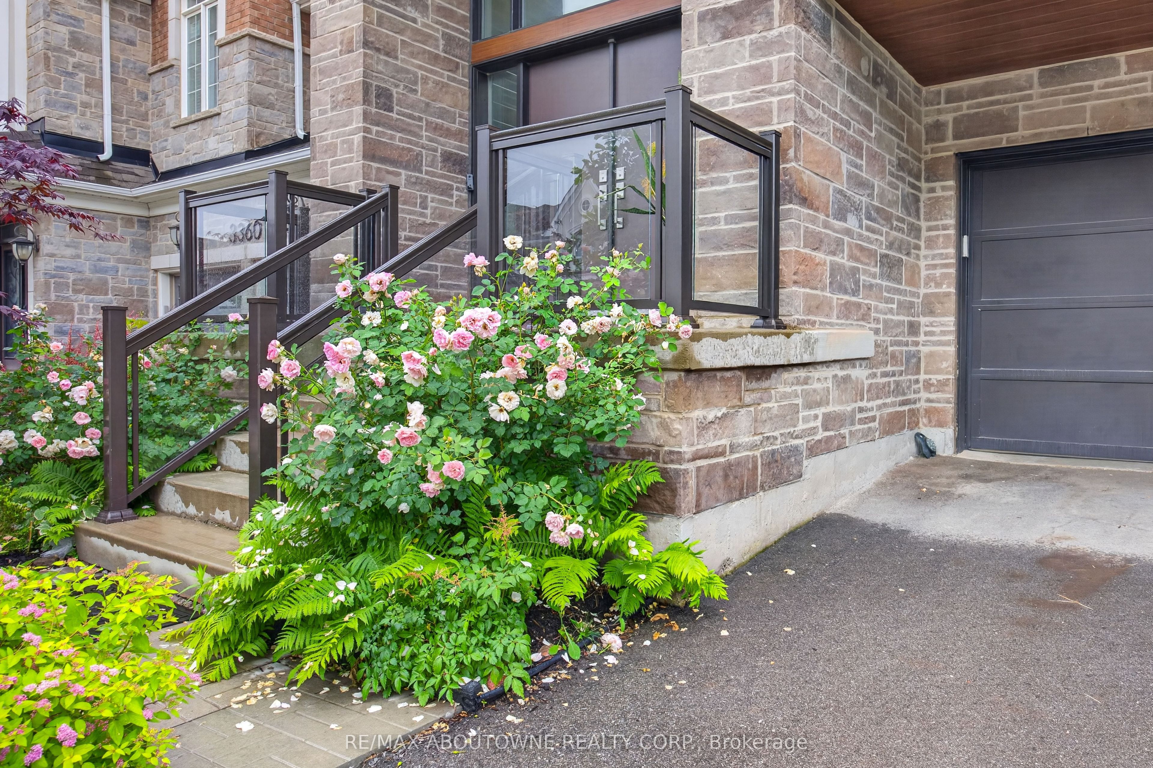 3364 Vernon Powell Drive, Oakville, ON L6H 0Y3 photo 5