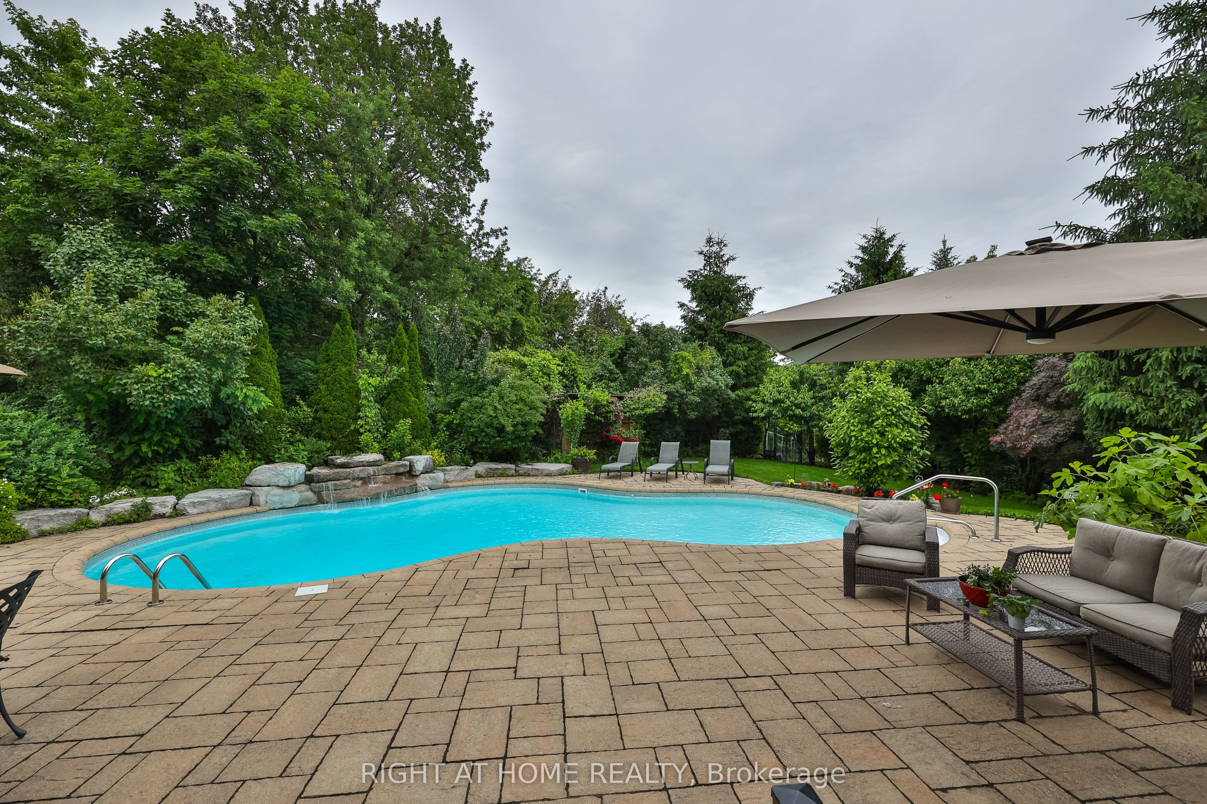 2275 Whitecliffe Way, Oakville, ON L6M 4W3 photo 2