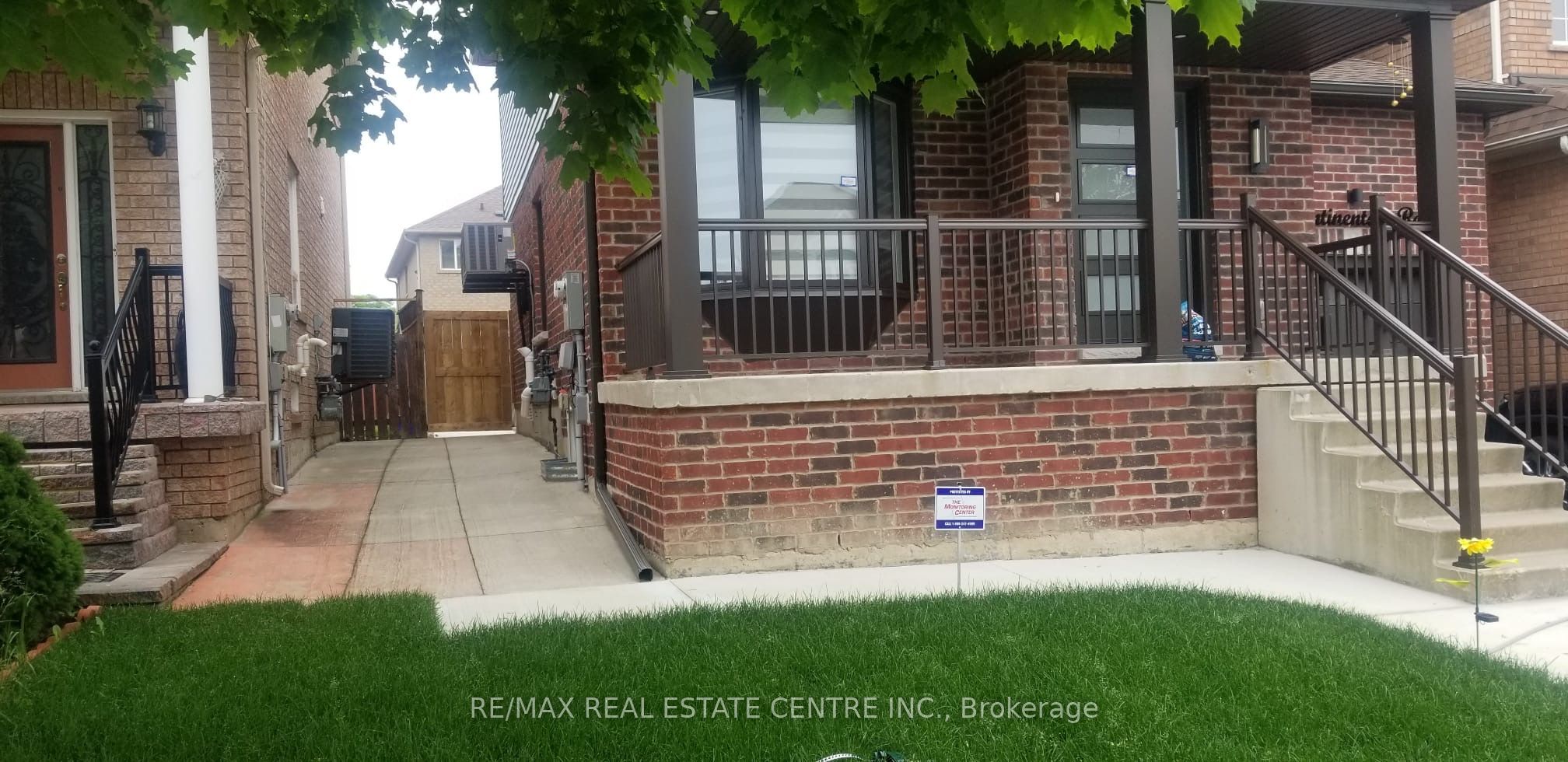 4 Continental Road W, Brampton, ON L7A 2H5 photo 2
