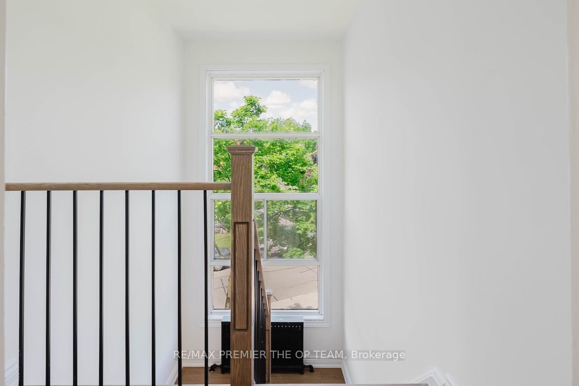 299 Quebec Avenue, Toronto, ON M6P 2V2 photo 4