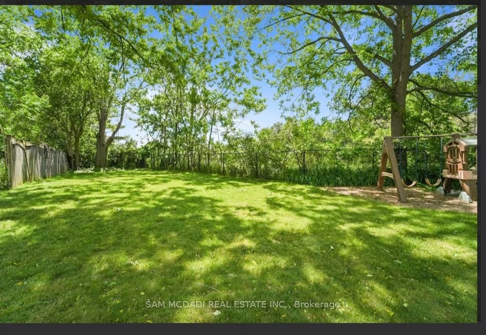 1296 Clarkson Road N, Mississauga, ON L5J 2W3 photo 3