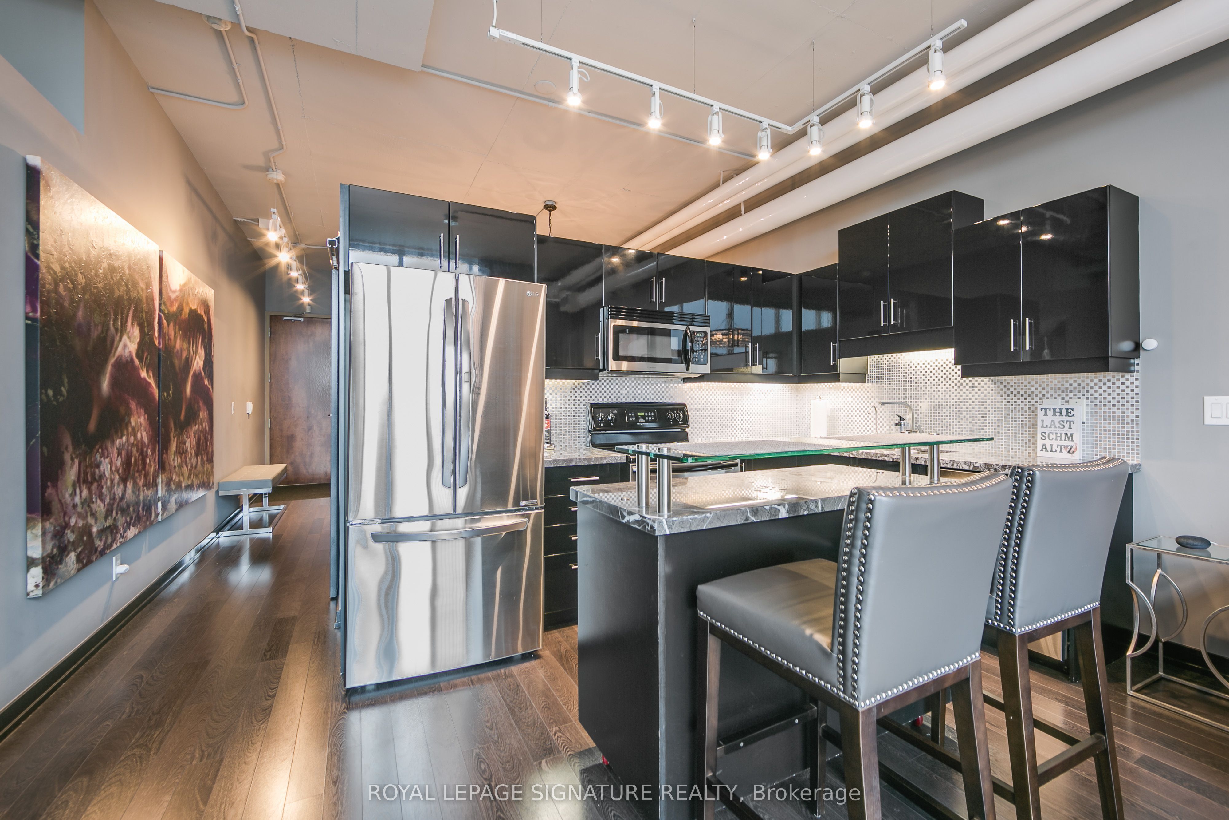 2 Fieldway Road 1113, Toronto, ON M8Z 3L1 photo 2