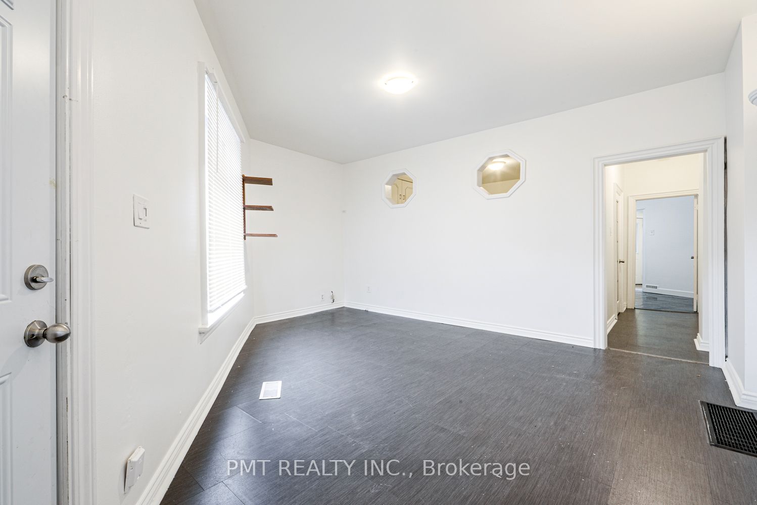 2045 Davenport Road Main, Toronto, ON M6N 1C5 photo 2