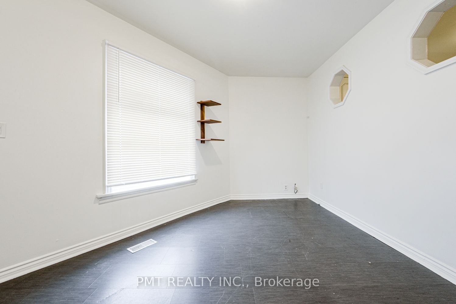 2045 Davenport Road Main, Toronto, ON M6N 1C5 photo 4