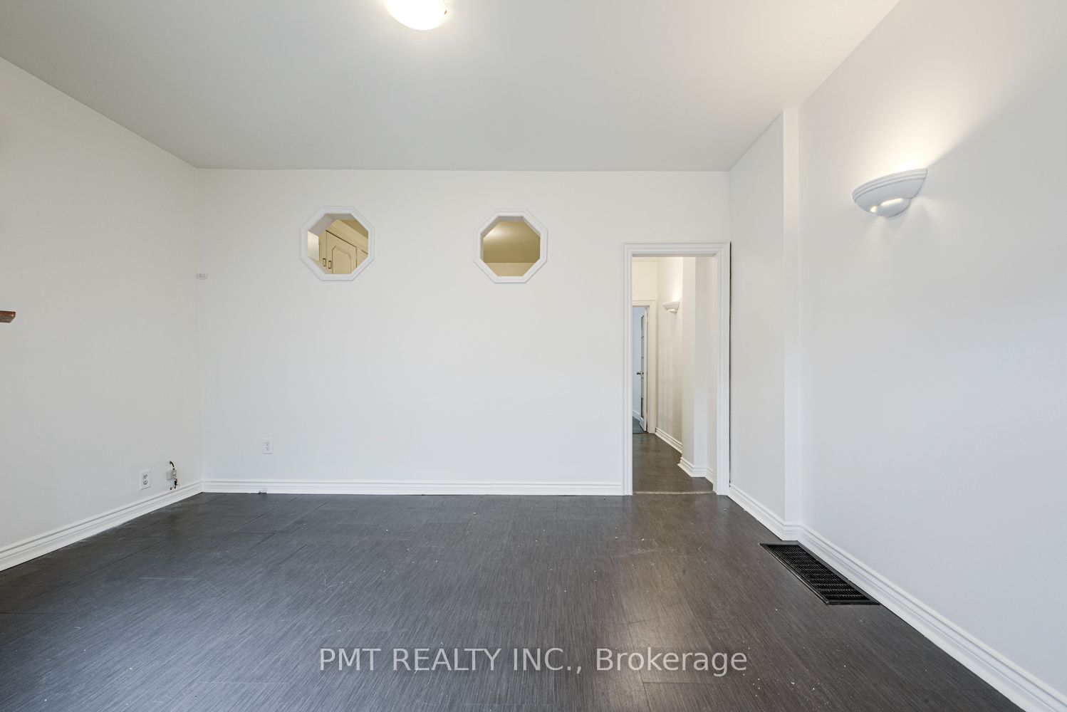 2045 Davenport Road Main, Toronto, ON M6N 1C5 photo 5