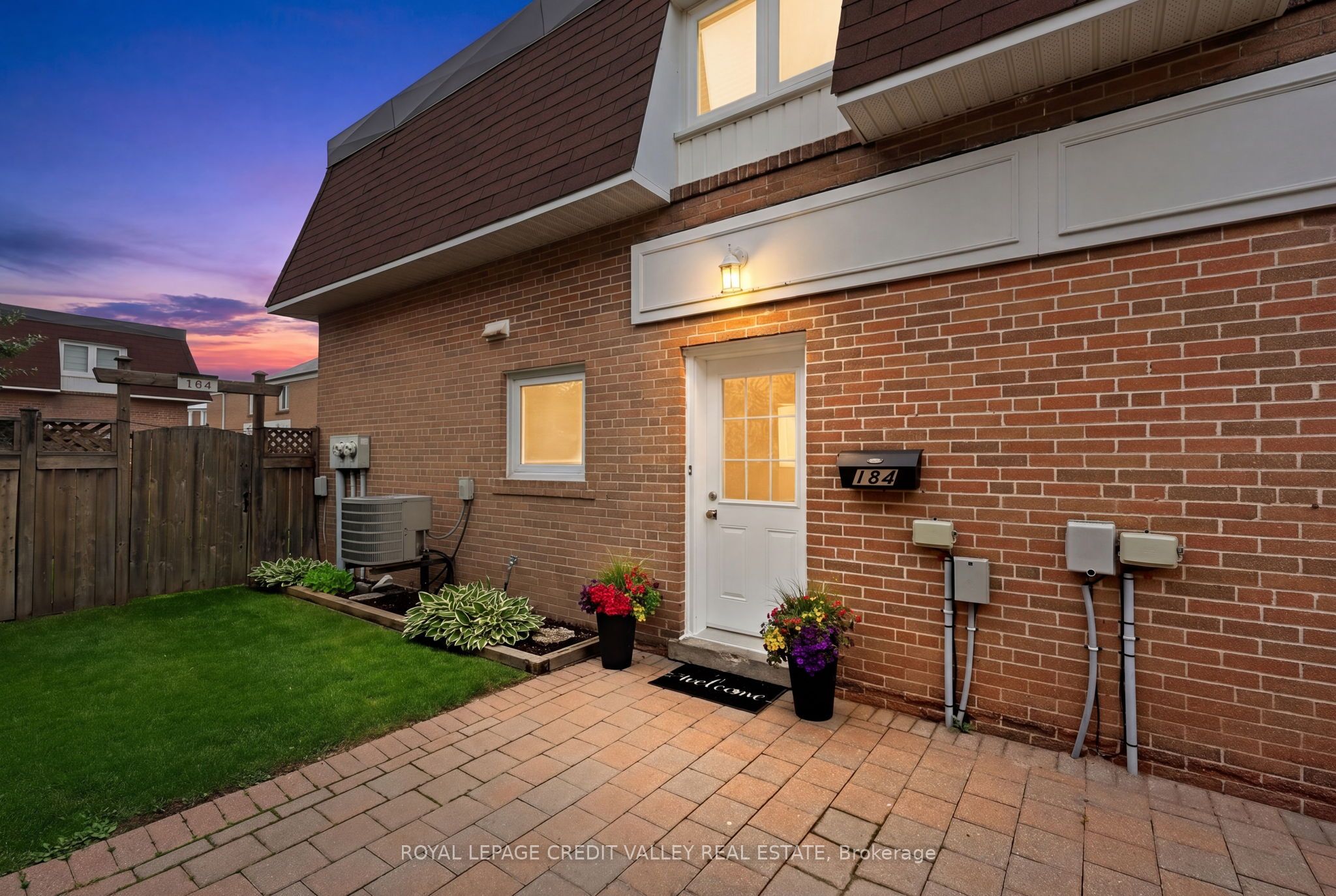 184 Town House Crescent 184, Brampton, ON L6W 3C6