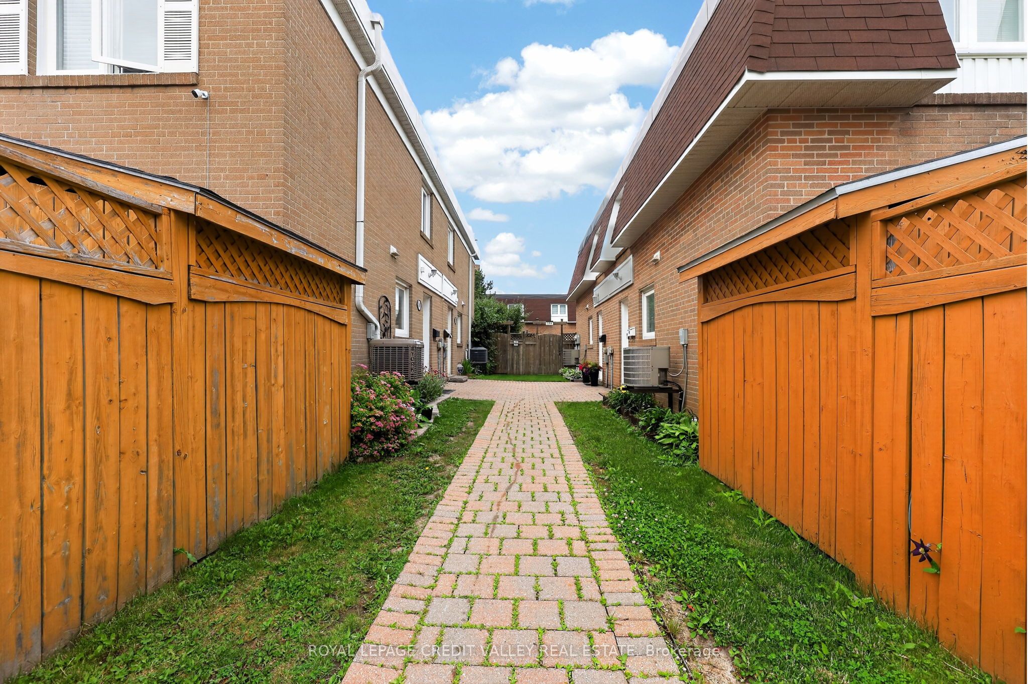 184 Town House Crescent 184, Brampton, ON L6W 3C6 photo 4