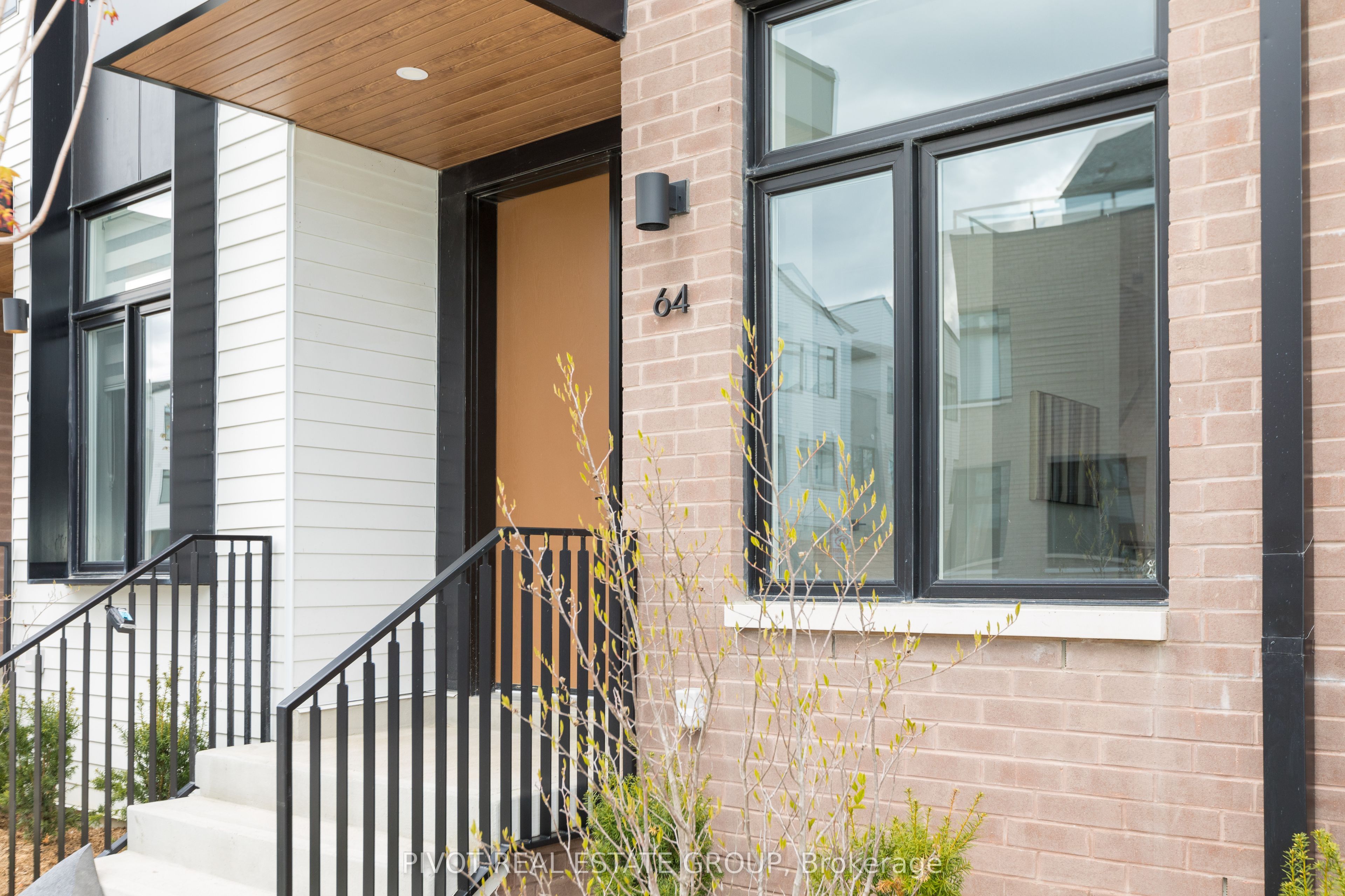 35 Lou Parsons Way 64, Mississauga, ON L5H 0B2
