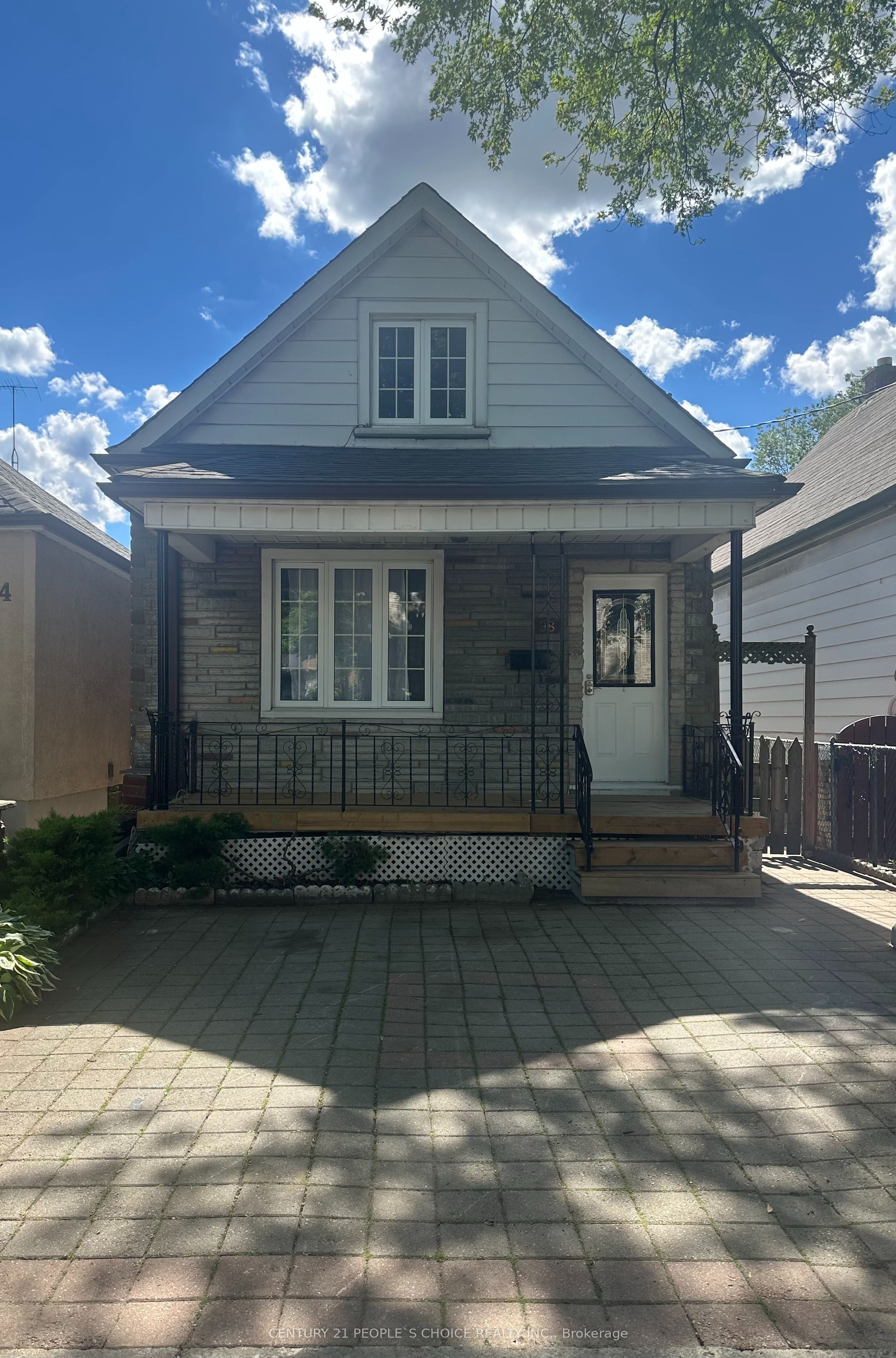 98 Chambers Avenue, Toronto, ON M6N 3M2