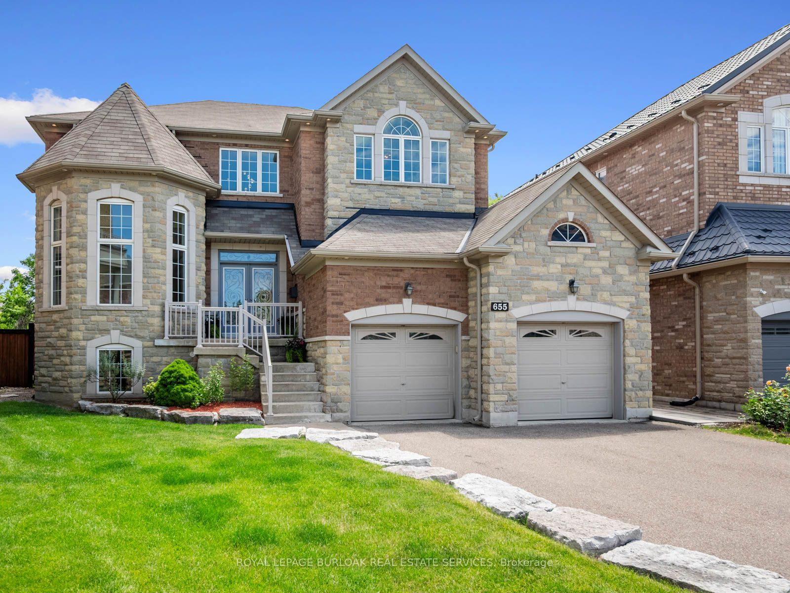 655 Kozel Court, Mississauga, ON L4Z 4E4 photo 2