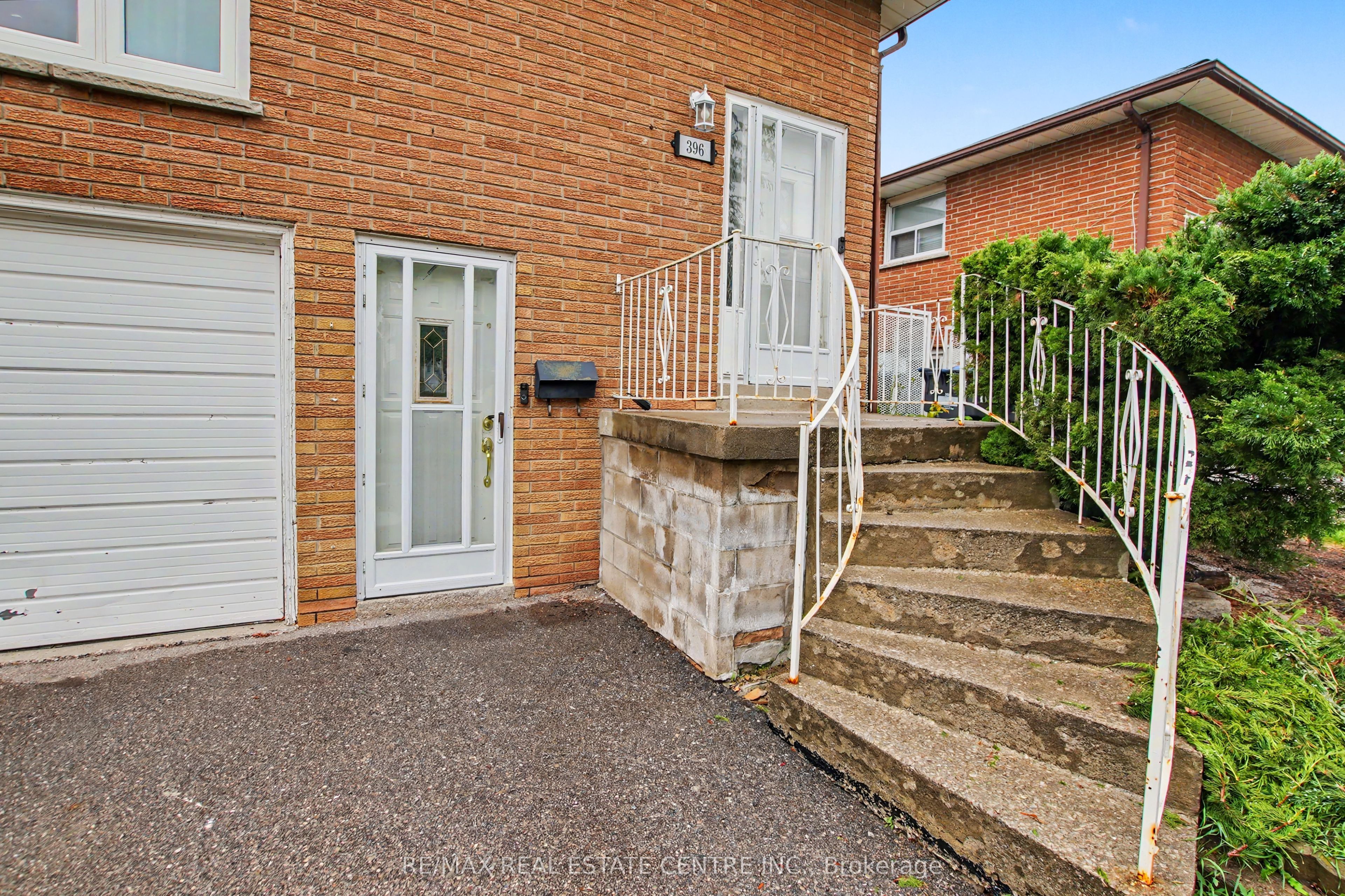 396 Pinemeadow Avenue, Mississauga, ON L5B 2J9 photo 3