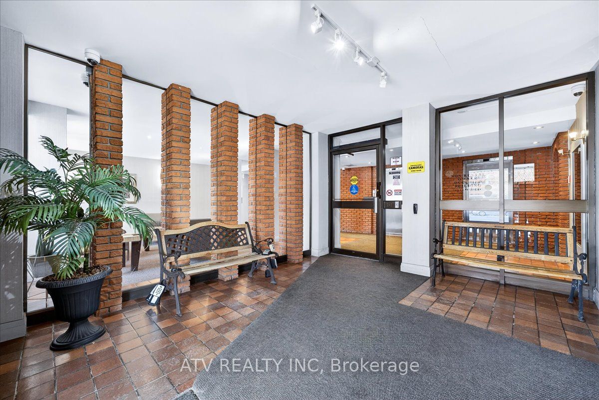 151 La Rose Avenue 804, Toronto, ON M9P 1B3 photo 3