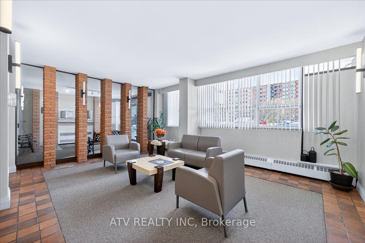 151 La Rose Avenue 804, Toronto, ON M9P 1B3 photo 4