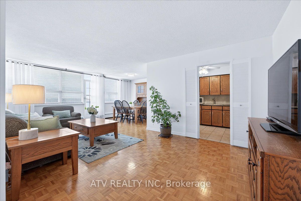 151 La Rose Avenue 804, Toronto, ON M9P 1B3 photo 5