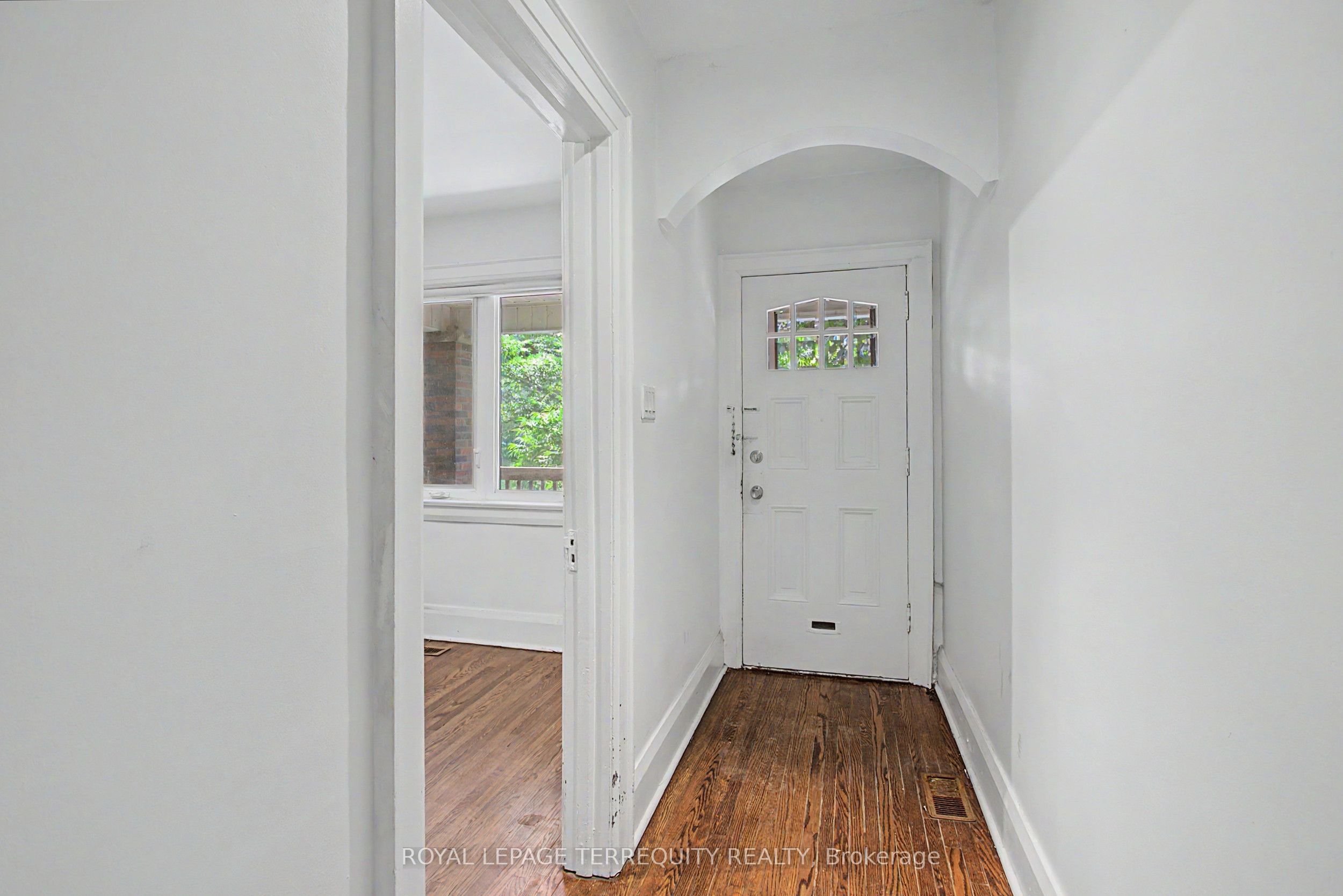 122 Ascot Avenue, Toronto, ON M6E 1G2 photo 4