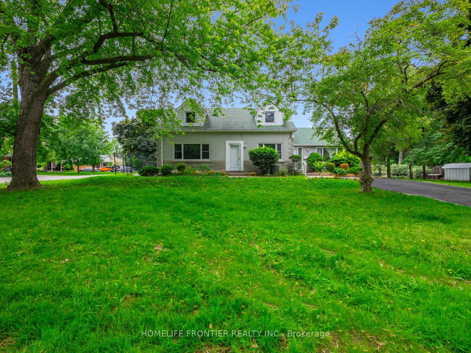 12 Gibson Avenue 2, Toronto, ON M9V 2S6