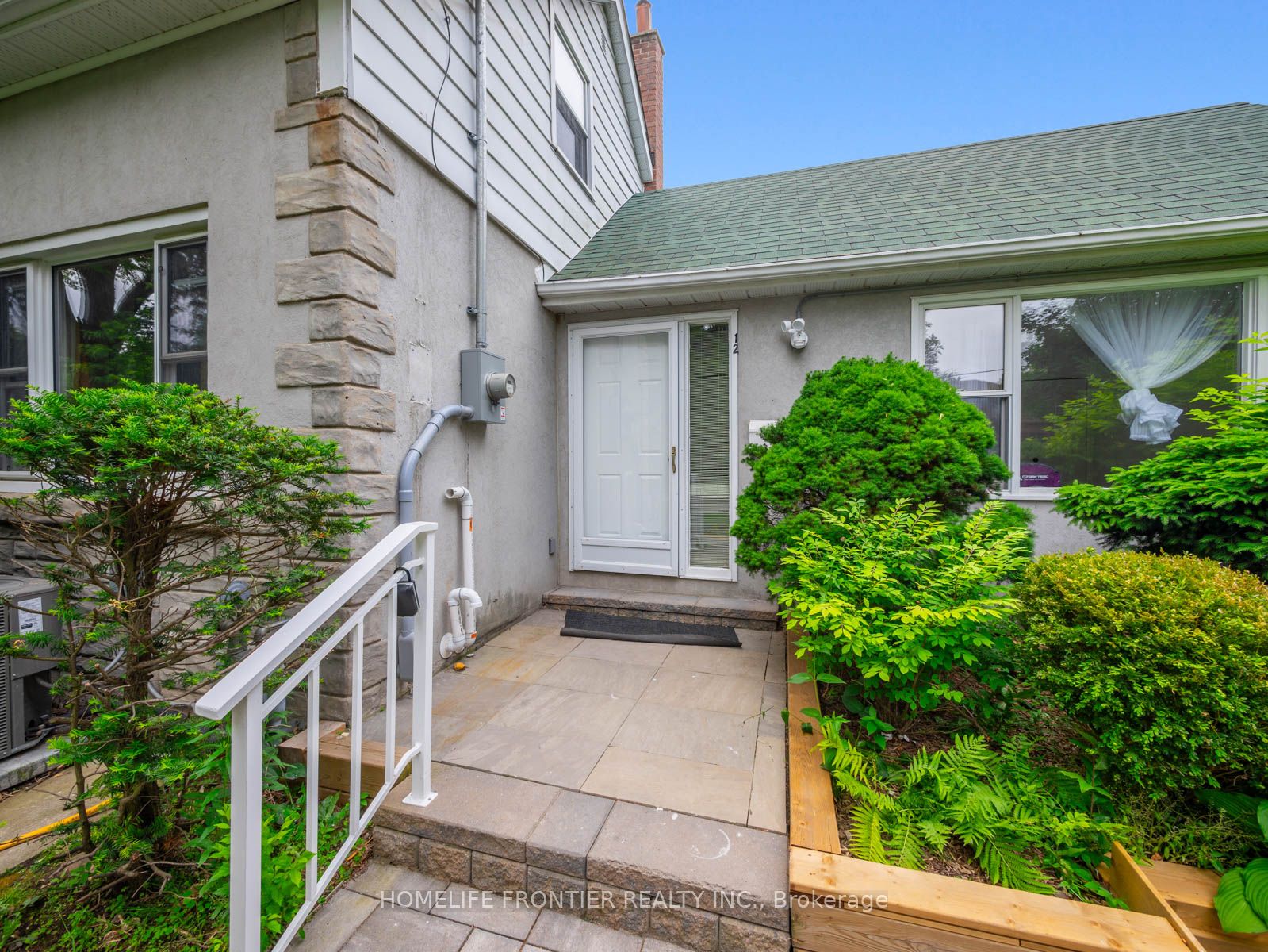 12 Gibson Avenue 2, Toronto, ON M9V 2S6 photo 2