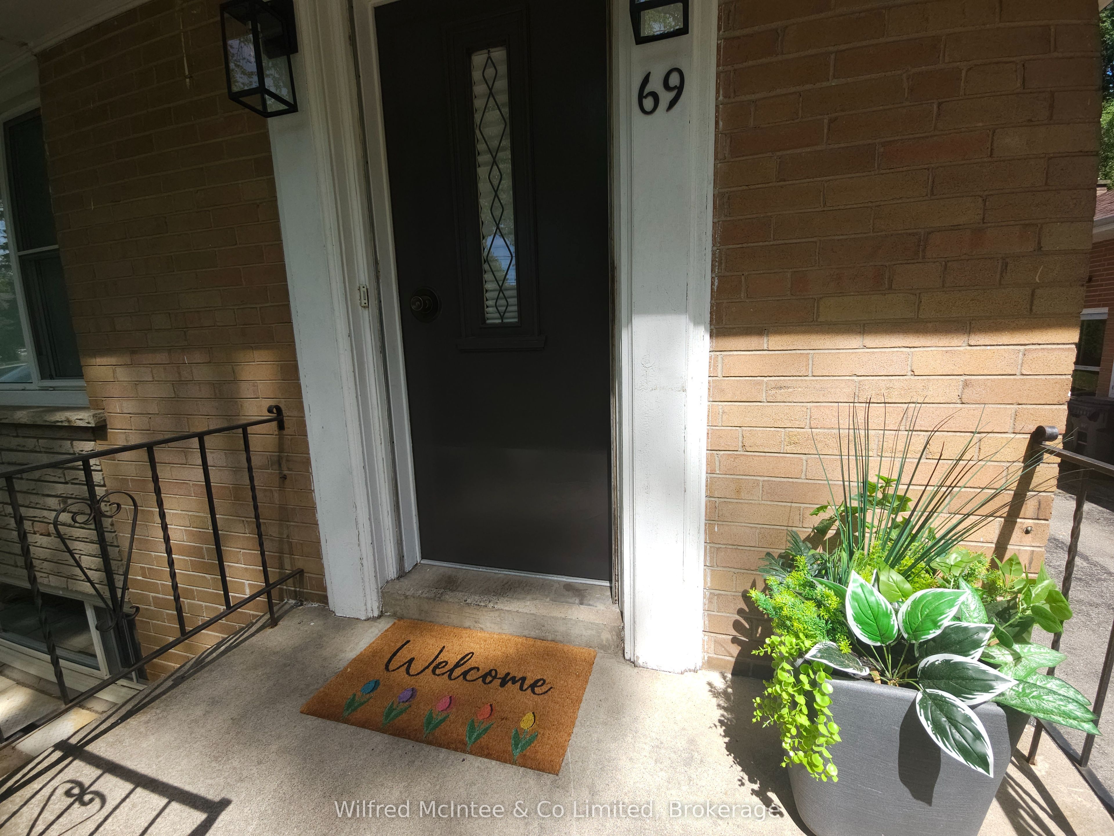 69 Haliburton Avenue, Toronto, ON M9B 4Y6 photo 2