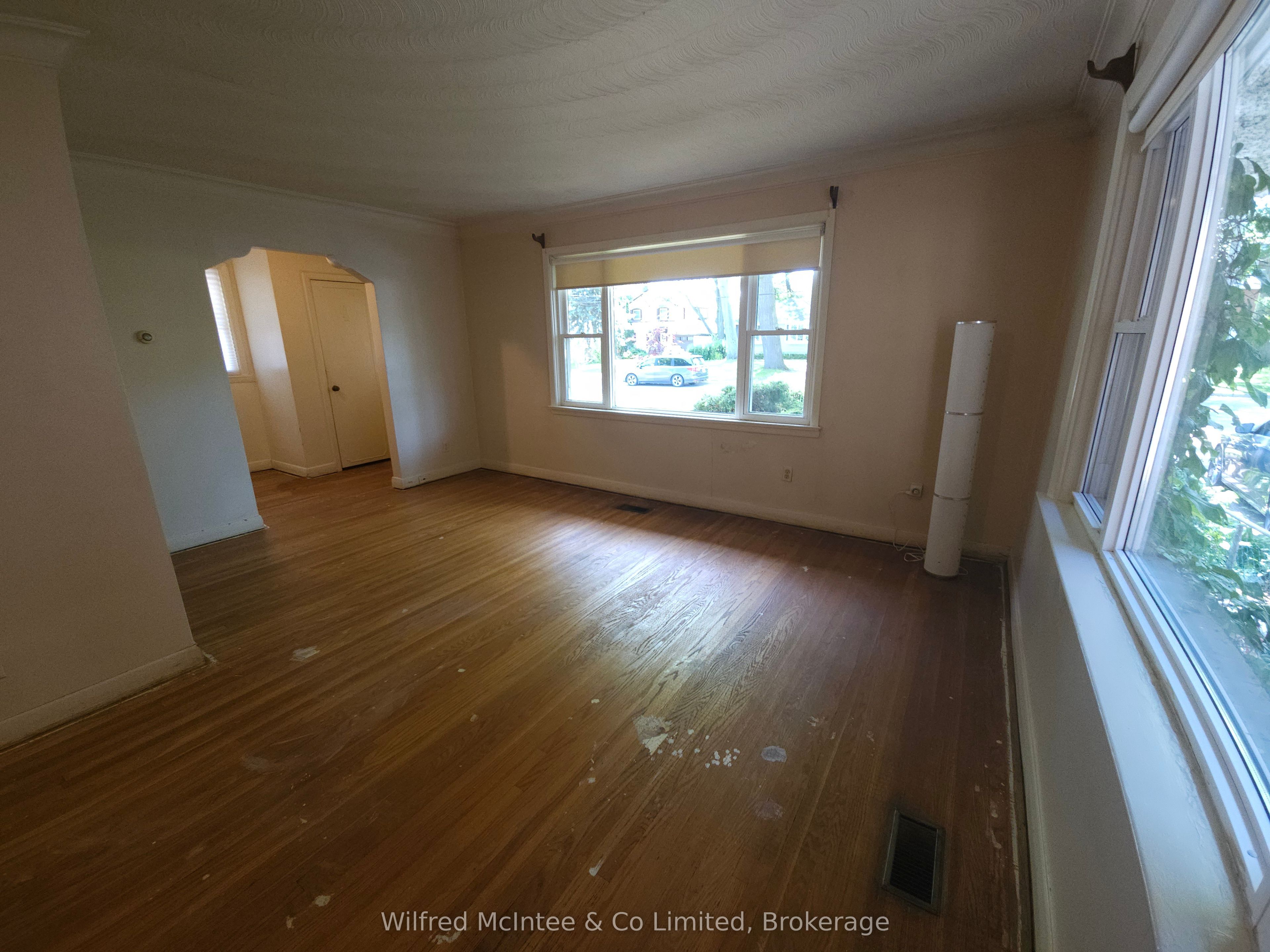69 Haliburton Avenue, Toronto, ON M9B 4Y6 photo 3