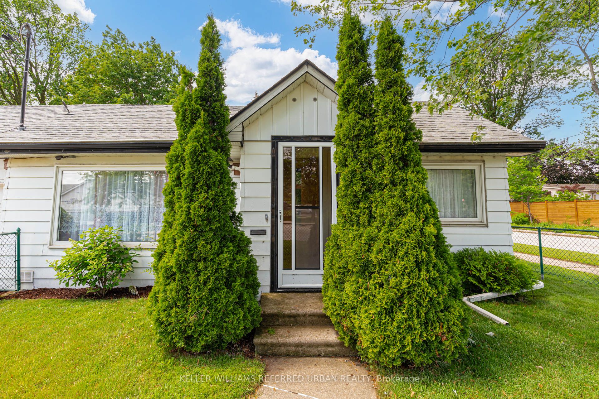 1300 Meredith Avenue, Mississauga, ON L5E 2E5 photo 4