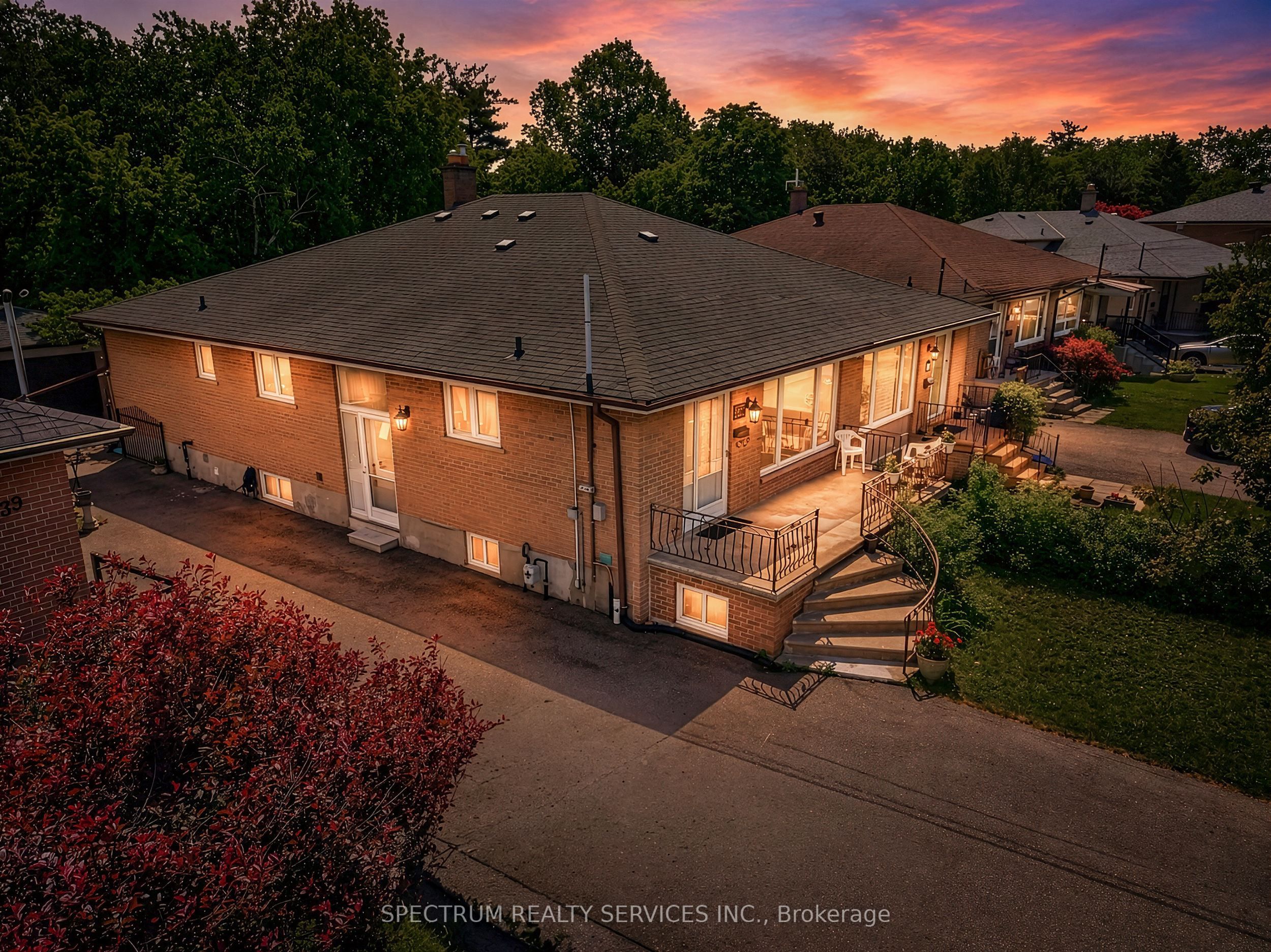 37 Newlin Crescent, Toronto, ON M3L 1X5 photo 2