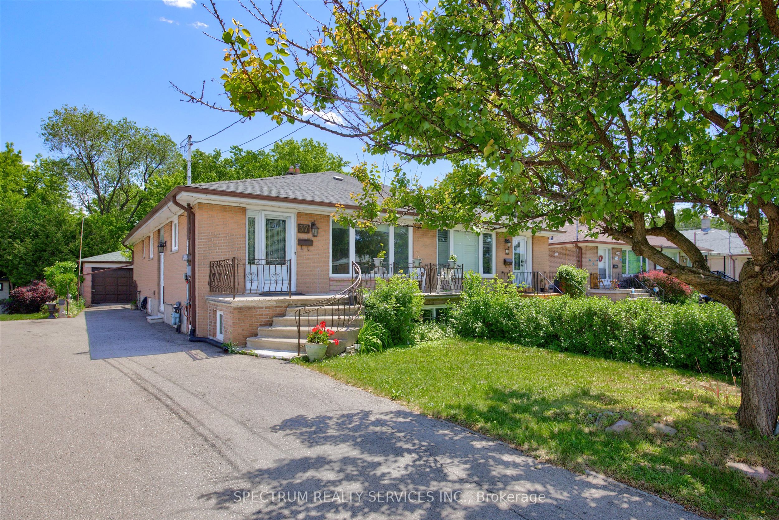 37 Newlin Crescent, Toronto, ON M3L 1X5 photo 4