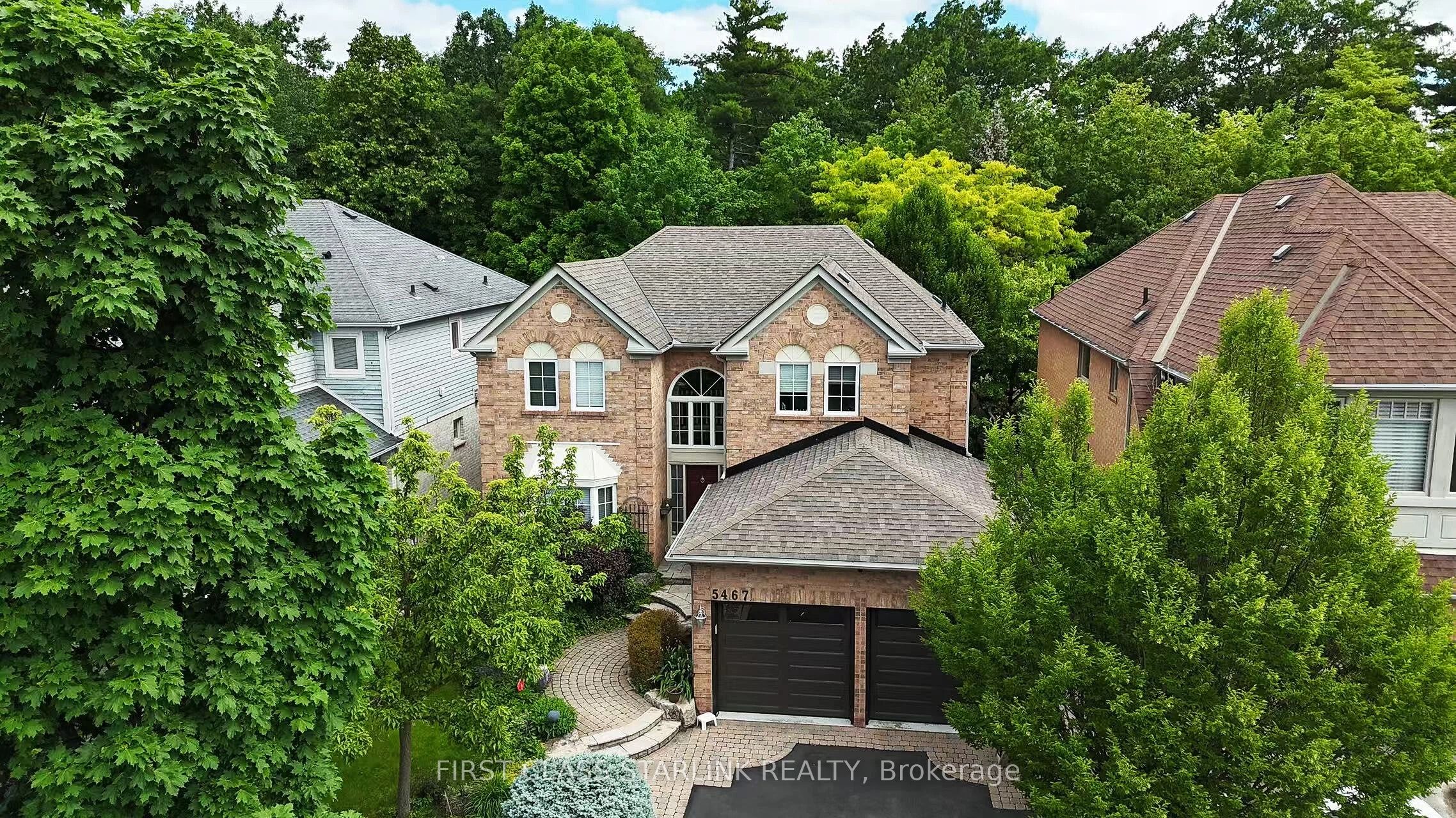 5467 Planters Wood Court, Mississauga, ON L5M 5V6 photo 3