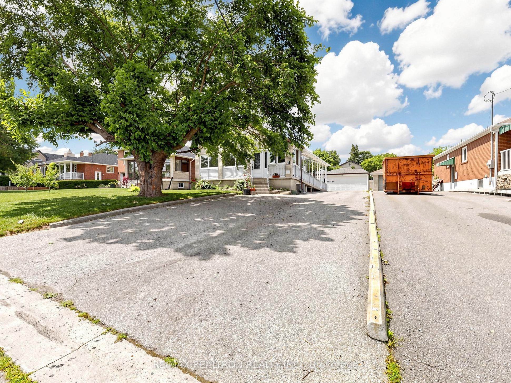 9 Clevedon Street E, Toronto, ON M3M 1M3 photo 2