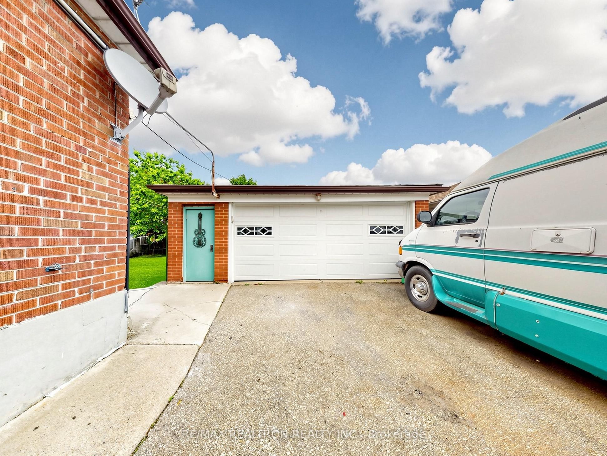 9 Clevedon Street E, Toronto, ON M3M 1M3 photo 3